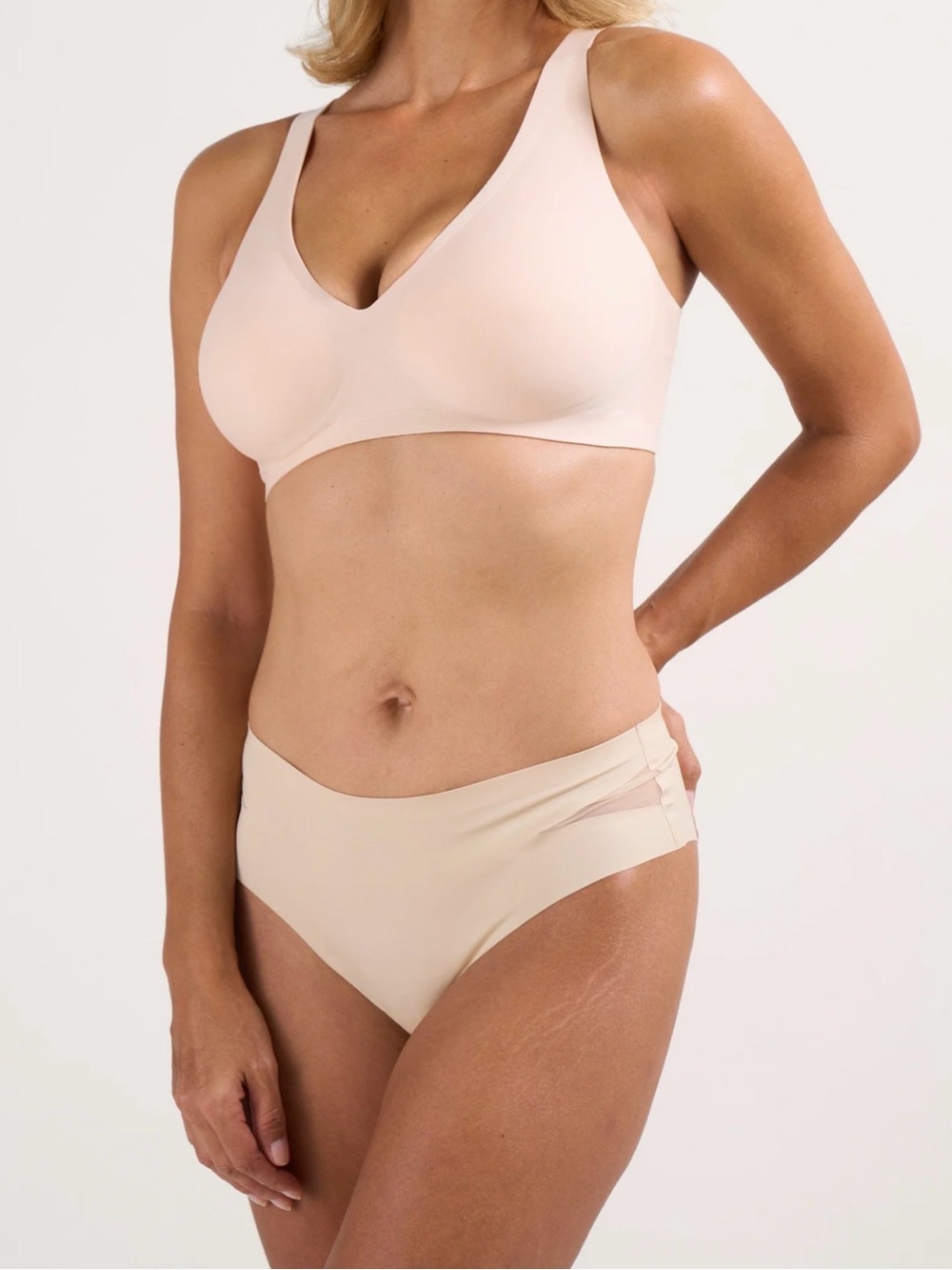 CELESTE D’OR DEEP V PUSH-UP SEAMLESS WIRELESS JELLY BRA